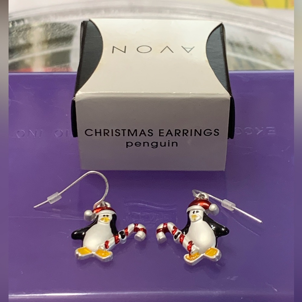 2009 AVON CHRISTMAS PENGUIN EARRINGS w/ ORIG. BOX